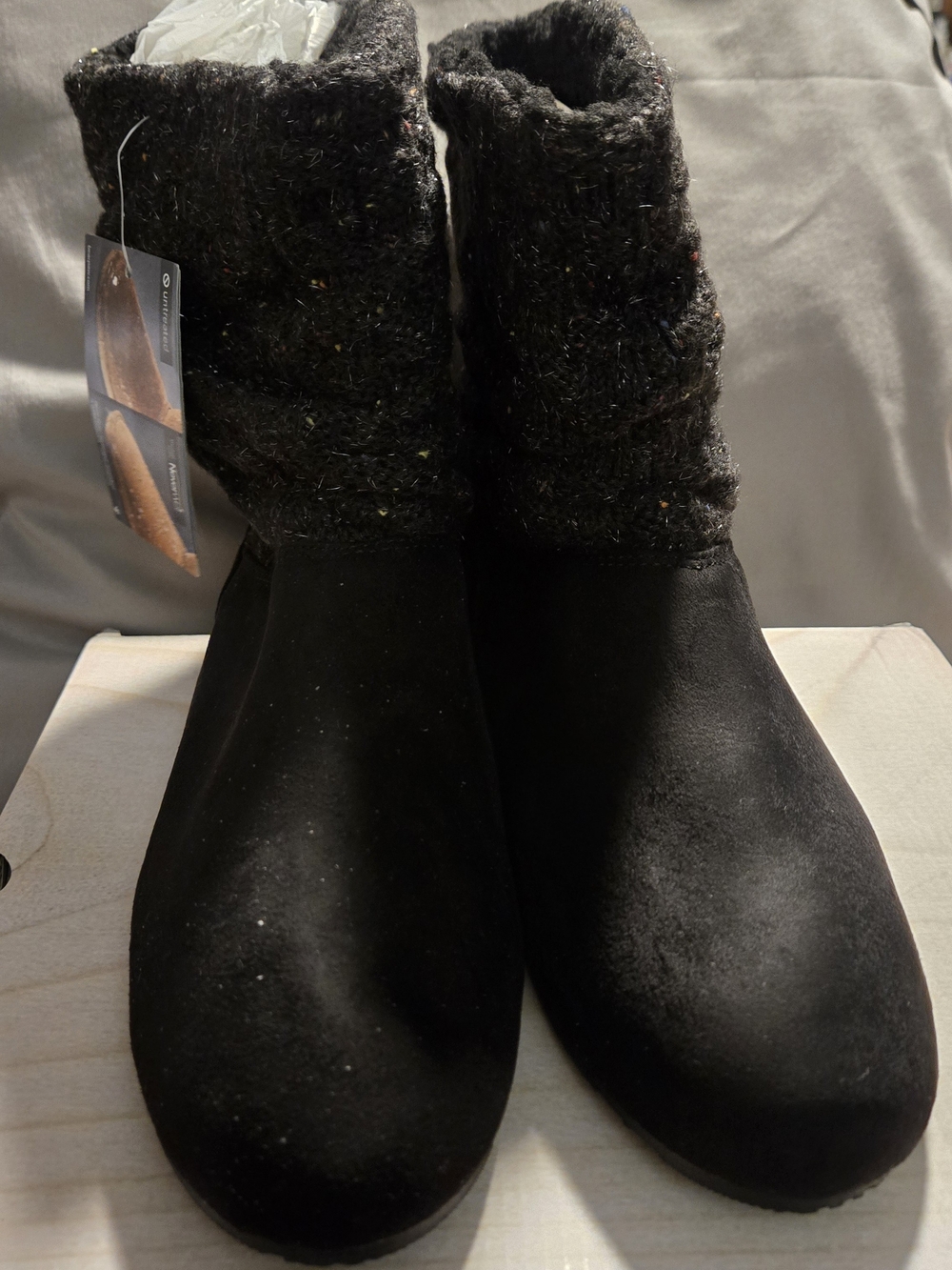 BearPaw Black Faux-Suede Ankle Boots with Knit Cuff Size 11W
